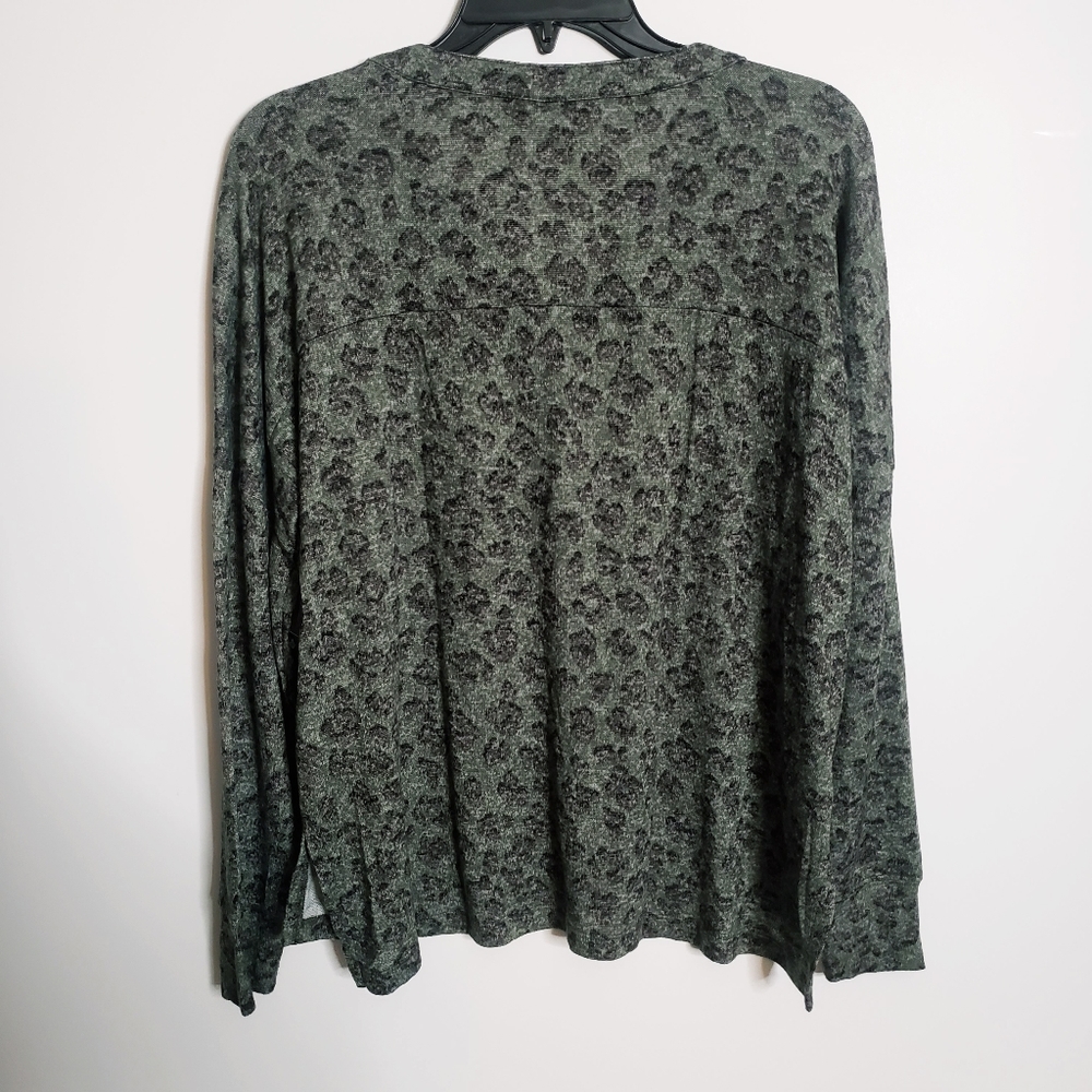 Lucky Brand long sleeve soft henley top high low hem Animal Print size small new - Picture 5 of 7